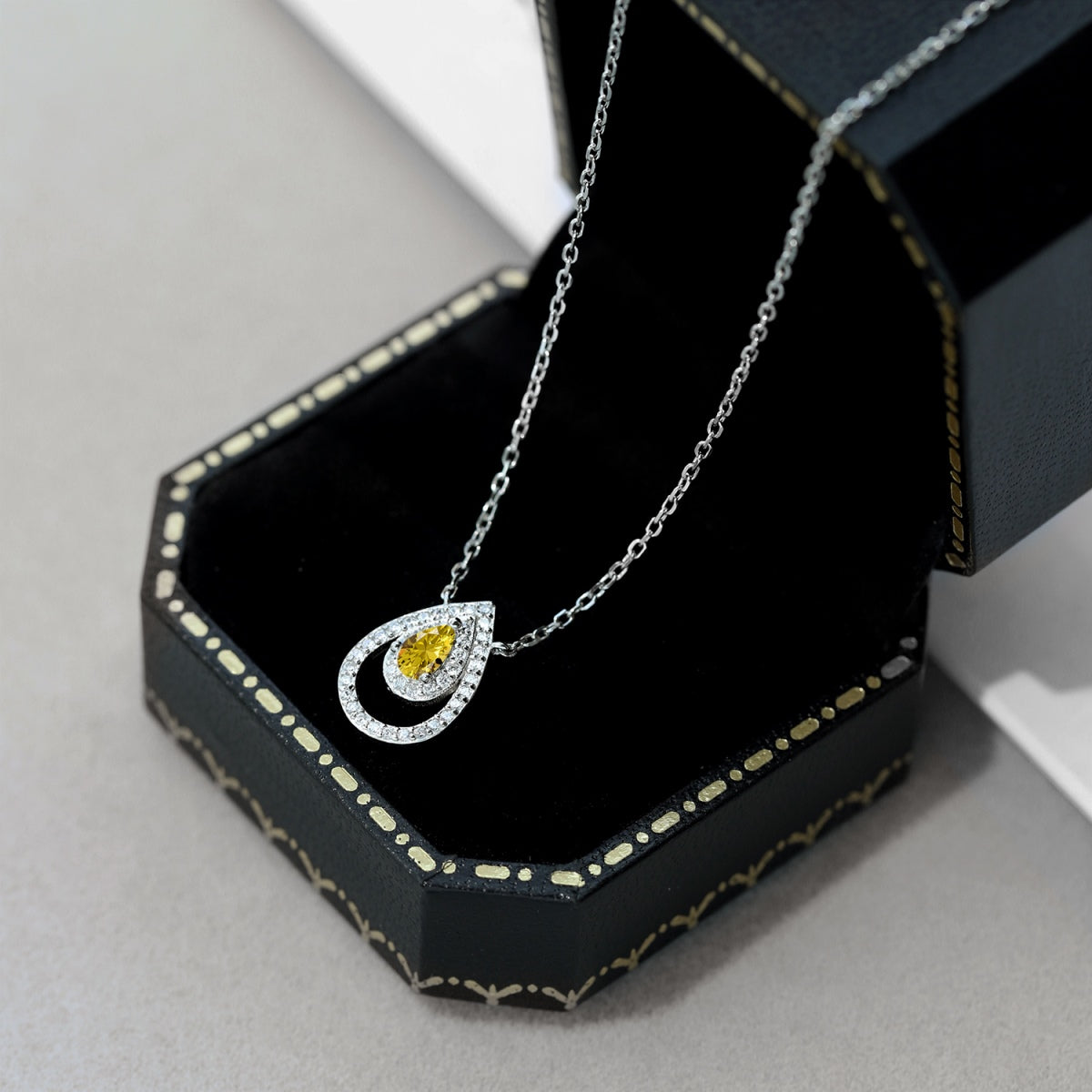 [Kincade Jewelrys]Sparkling Pear Cut Necklace