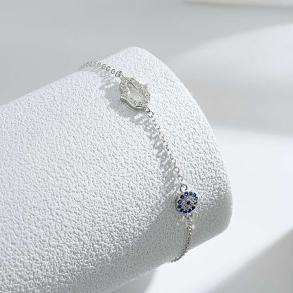 [Joyas Kincade] Collar con forma de Gost y forma redonda