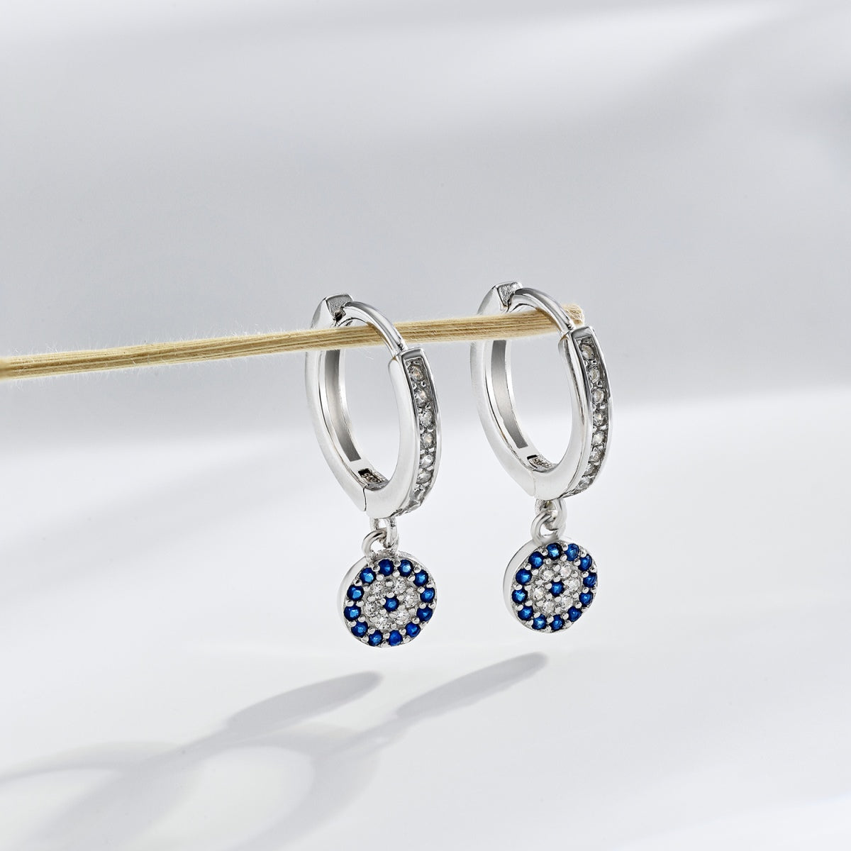 [Joyas Kincade] Pendientes únicos de ojo de diablo