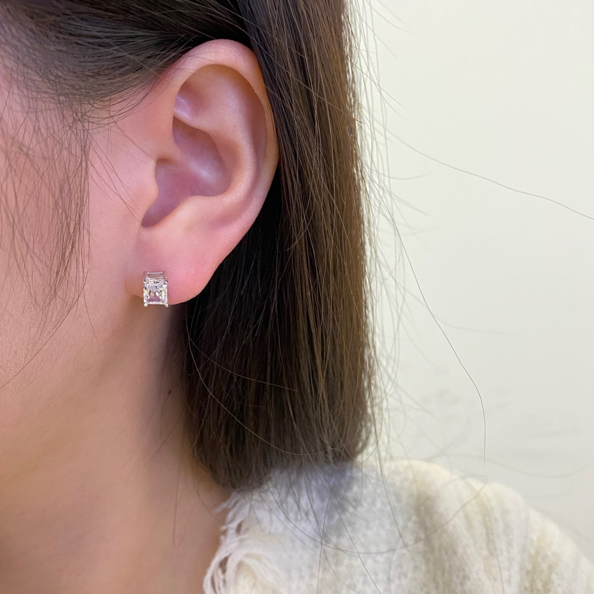 [Kincade Jewelrys]Stylish Shiny Rectangular Center Stone Stud Earrings