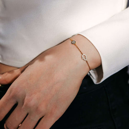[Joyas Kincade] Collar con forma de Gost y forma redonda