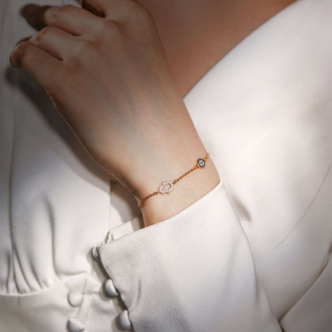 [Joyas Kincade] Collar con forma de Gost y forma redonda