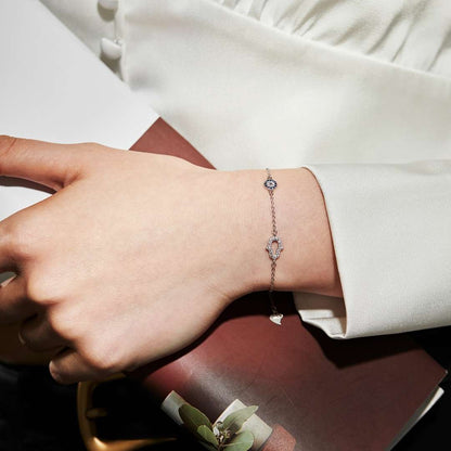 [Joyas Kincade] Collar con forma de Gost y forma redonda