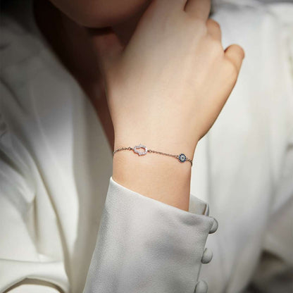 [Joyas Kincade] Collar con forma de Gost y forma redonda
