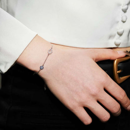 [Joyas Kincade] Collar con forma de Gost y forma redonda