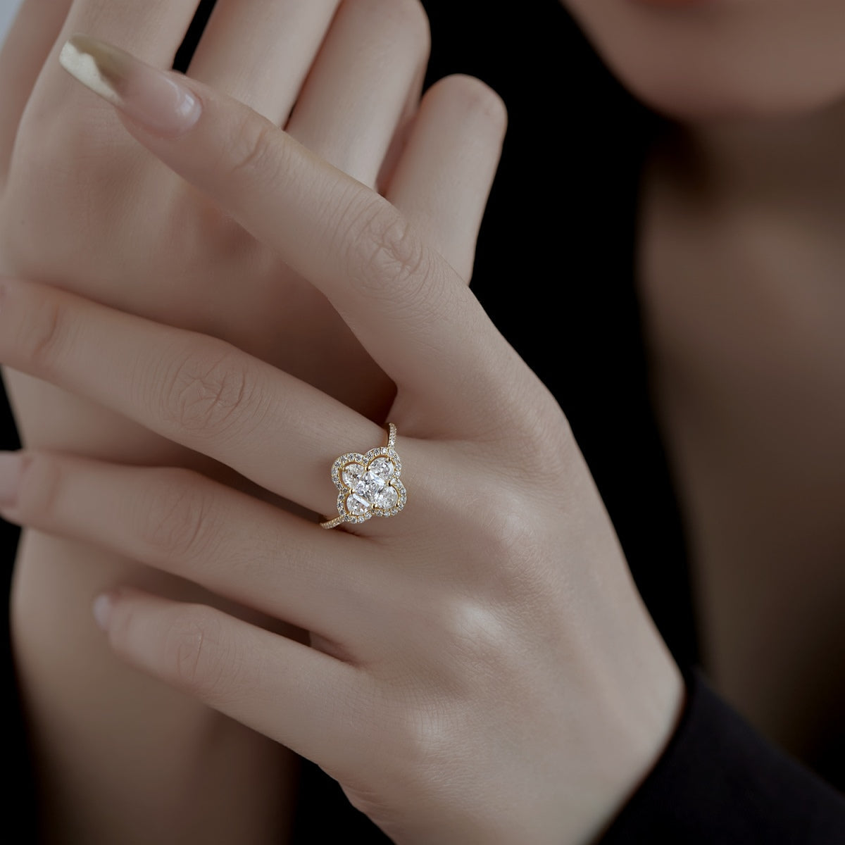 [Kincade Jewelrys]Luxurious Eternity Flower Shape Banquet Ring