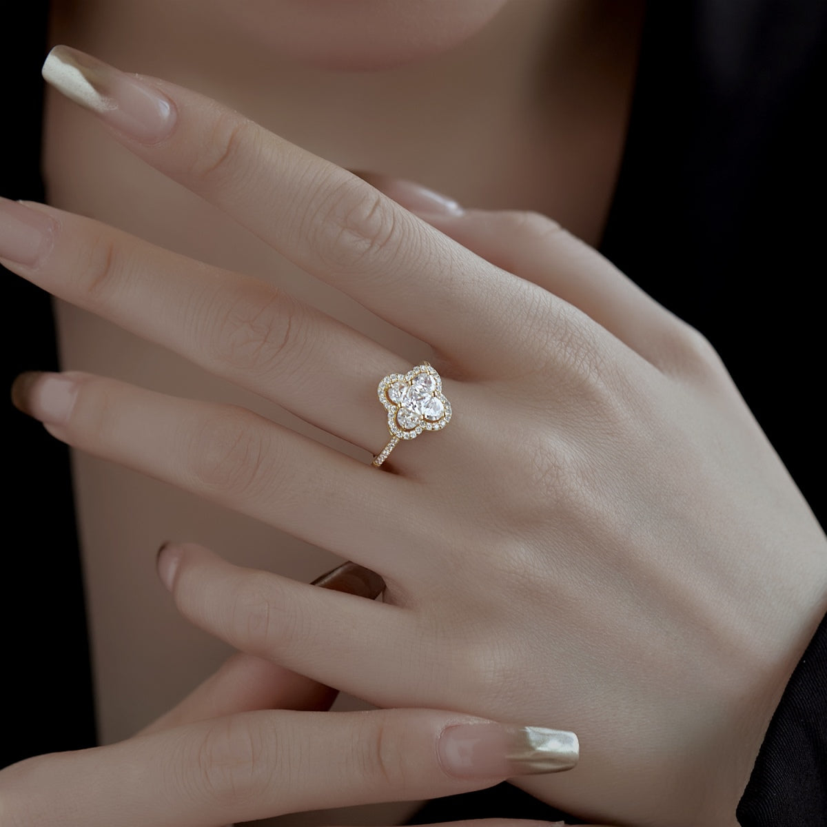 [Kincade Jewelrys]Luxurious Eternity Flower Shape Banquet Ring