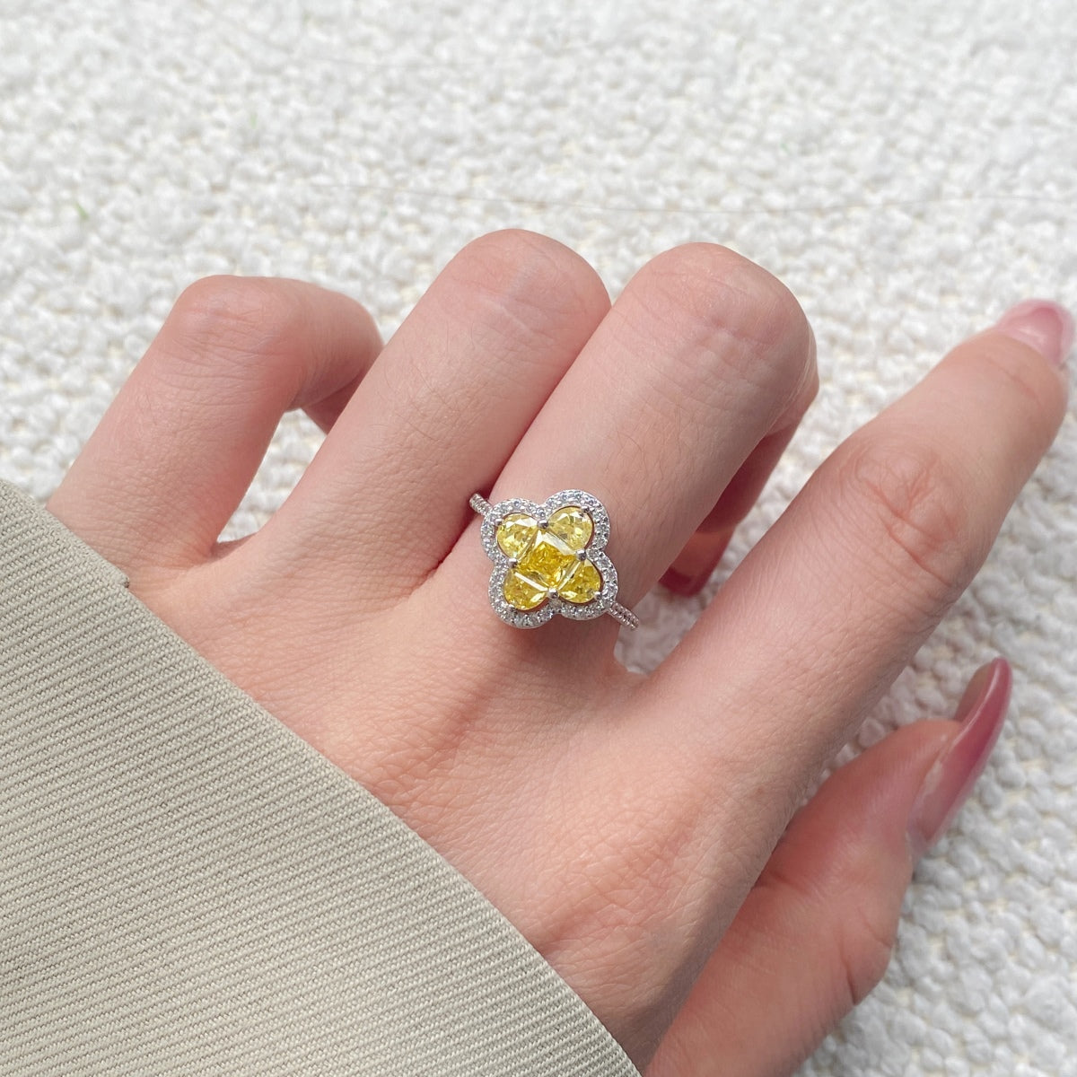 [Kincade Jewelrys]Luxurious Eternity Flower Shape Banquet Ring