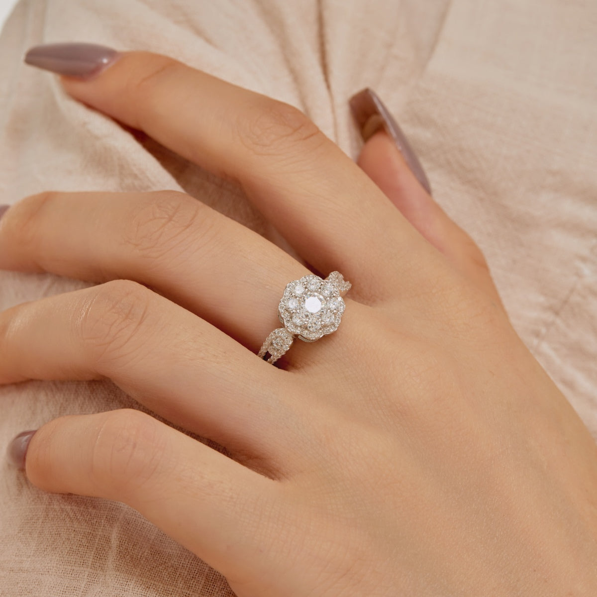 [Kincade Jewelrys]Delicate Colorful Round Cut Flower Shape Wedding Ring