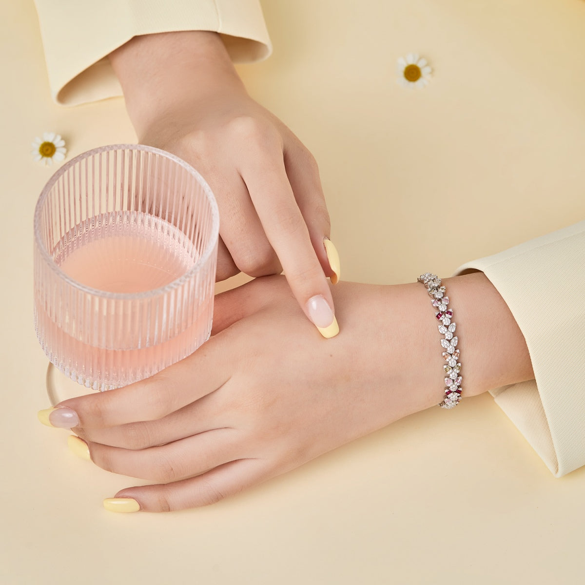 [Kincade Jewelrys]Dainty Exquisite Flower Shape Daily Bracelet