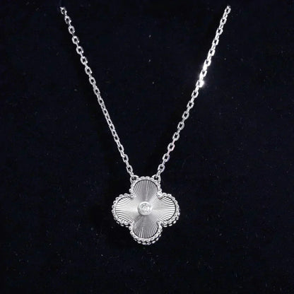 [Joyas Kincade] COLLAR DE LÁSER DE DIAMANTES DE 15 MM DE TRÉBOL DE PLATA