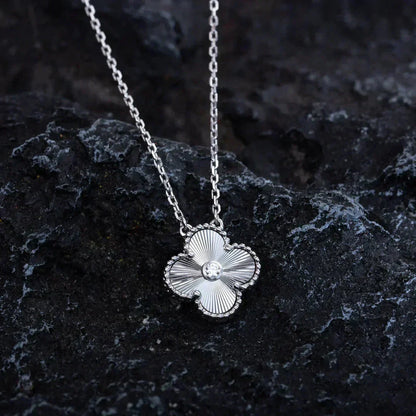 [Joyas Kincade] COLLAR DE LÁSER DE DIAMANTES DE 15 MM DE TRÉBOL DE PLATA