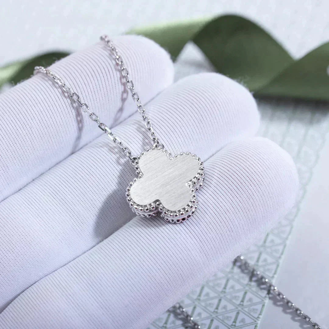 [Joyas Kincade] COLLAR DE LÁSER DE DIAMANTES DE 15 MM DE TRÉBOL DE PLATA