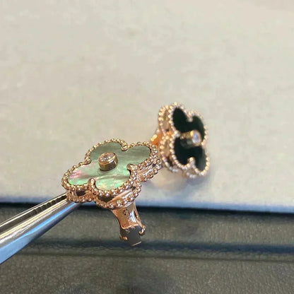 [Kincade Jewelrys] PENDIENTES DE TRÉBOL MEDIANOS CON 1 MOTIVO, DIAMANTES Y PIEDRA GRIS