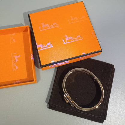[Kincade Jewelrys]H GREY BRACELET