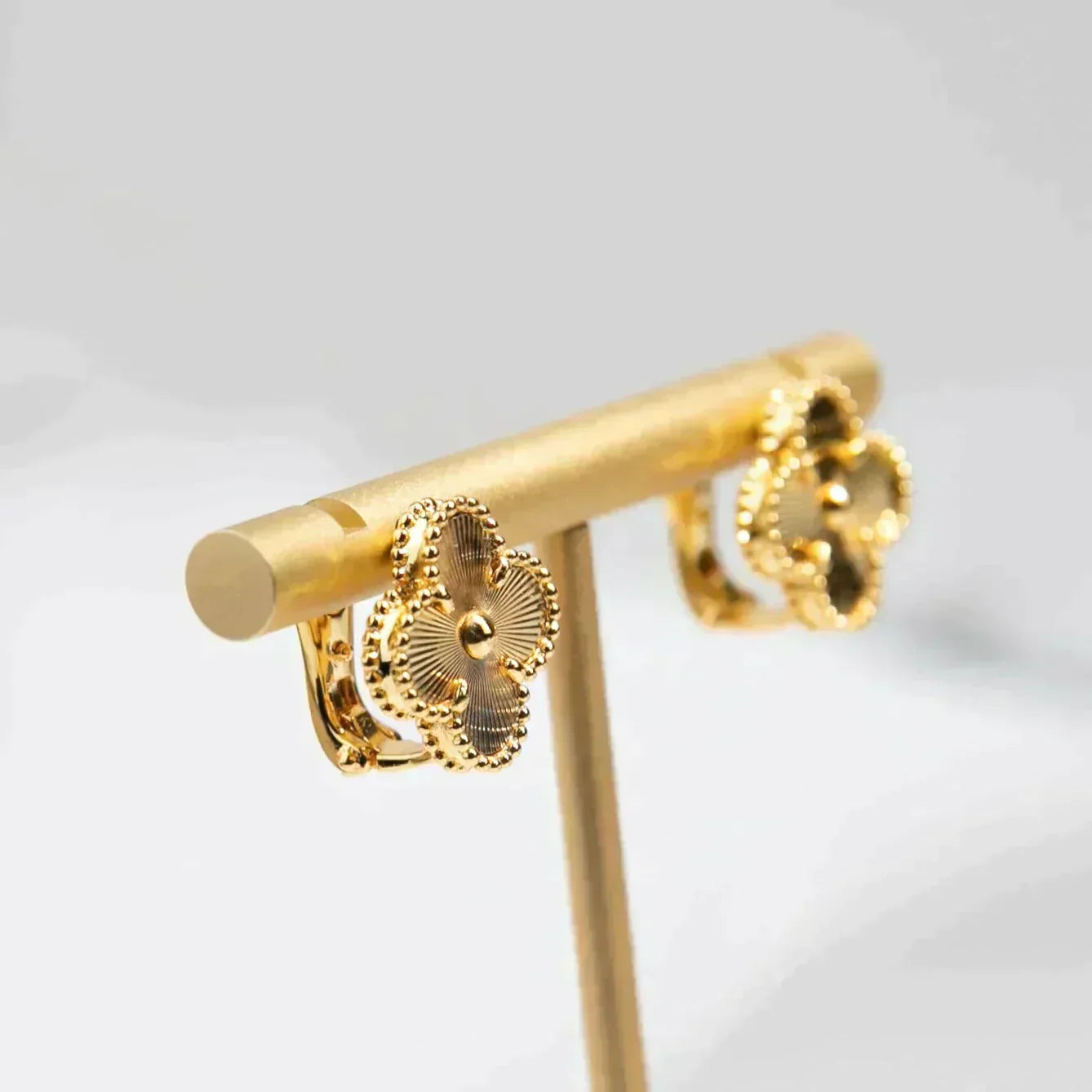 [Kincade Jewelrys]CLOVER MEDIUM 1 MOTIFS LASER EARRINGS