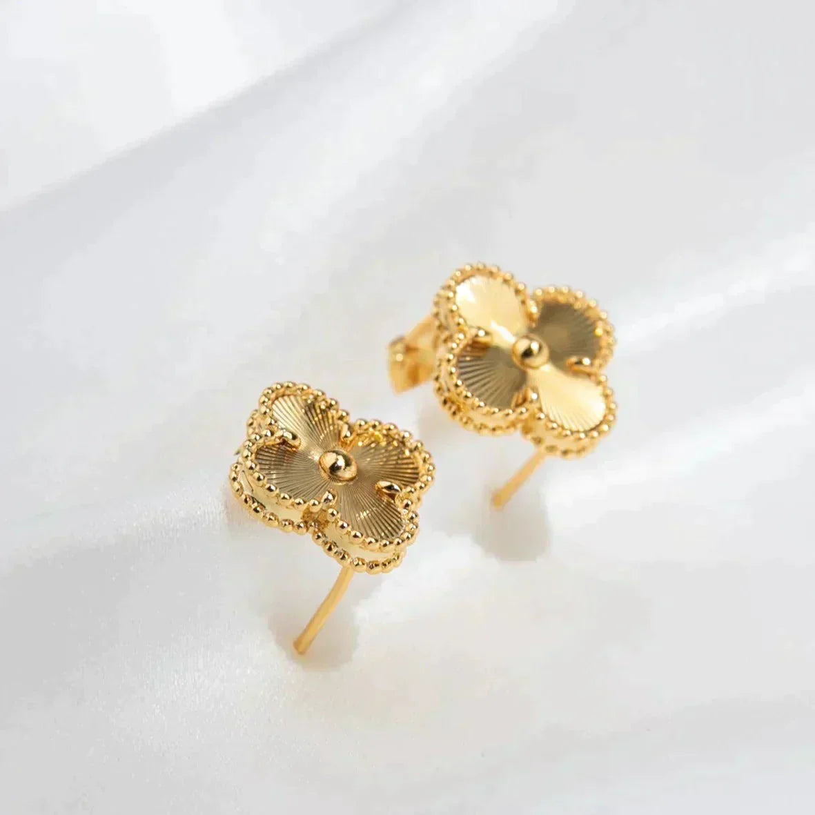 [Kincade Jewelrys]CLOVER MEDIUM 1 MOTIFS LASER EARRINGS
