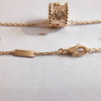 [Joyas Kincade] COLLAR CON PEDANTE DE PERLEE ORO / ORO ROSA
