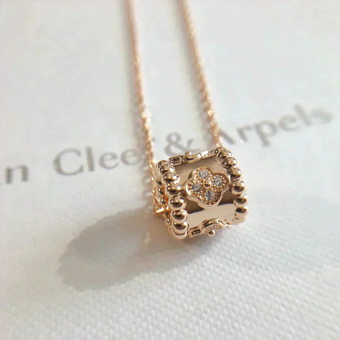 [Joyas Kincade] COLLAR CON PEDANTE DE PERLEE ORO / ORO ROSA