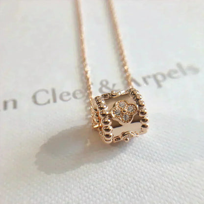 [Joyas Kincade] COLLAR CON PEDANTE DE PERLEE ORO / ORO ROSA