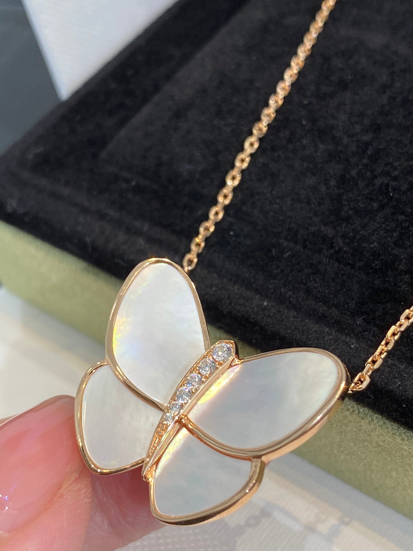 [Kincade Jewelrys]BUTTERFLY GOLD MOP DIAMOND NECKLACE