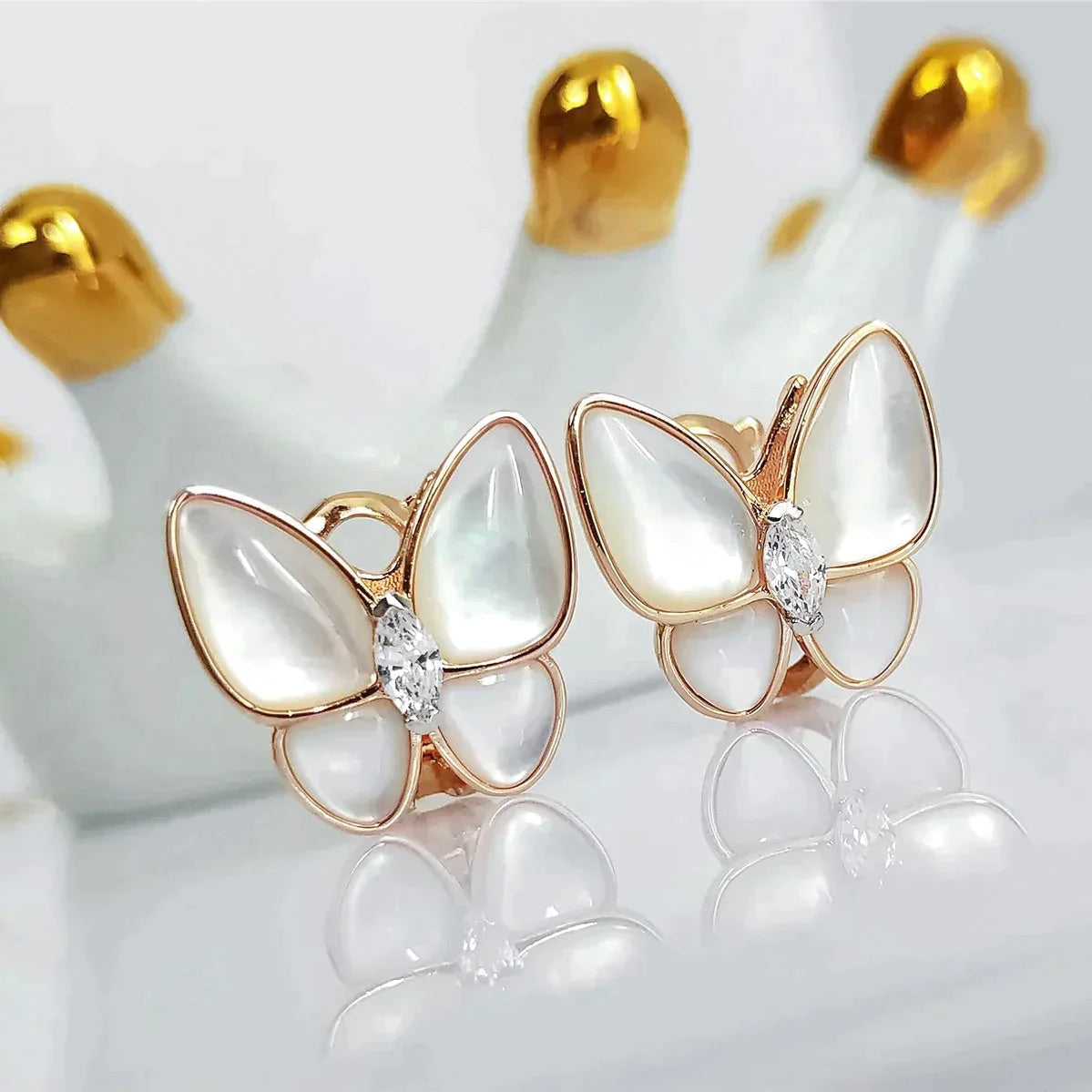 [Joyas Kincade] PENDIENTES DE MARIPOSA CON DIAMANTES