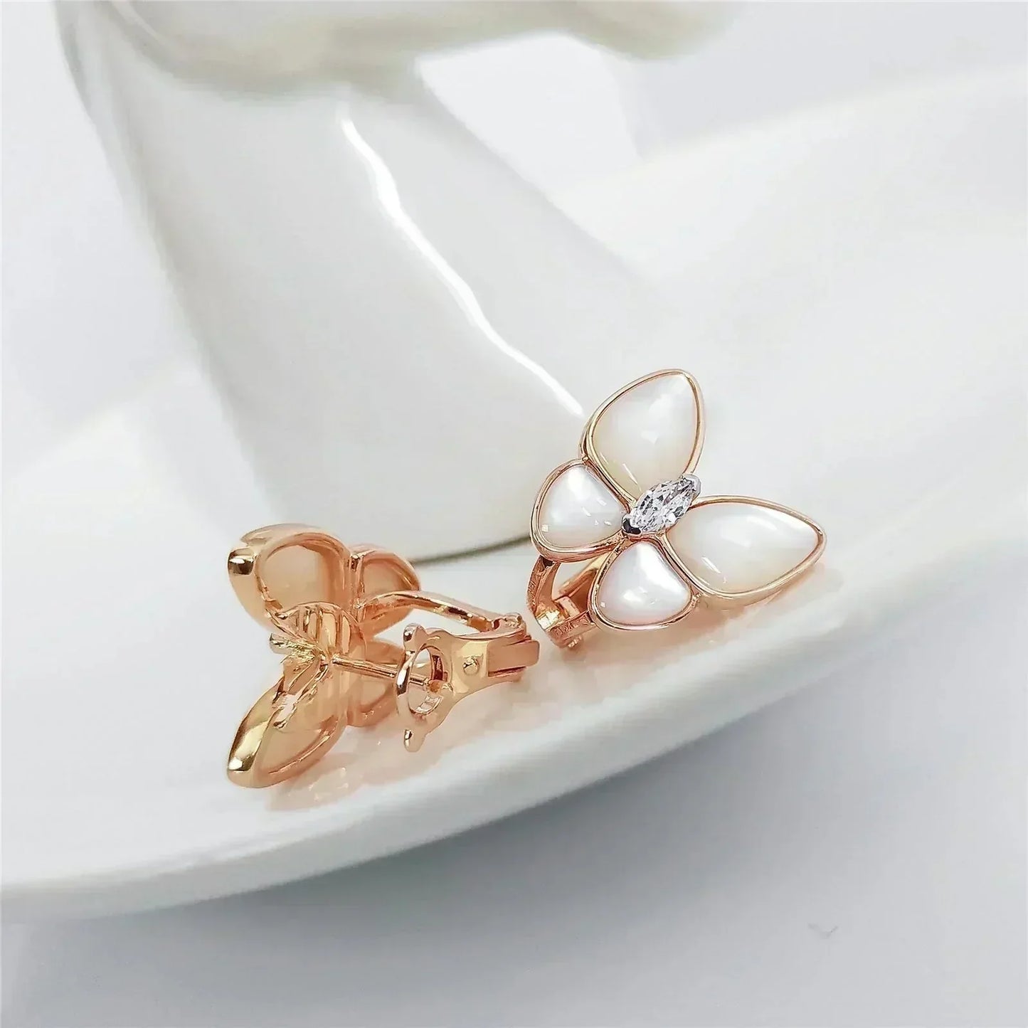 [Joyas Kincade] PENDIENTES DE MARIPOSA CON DIAMANTES