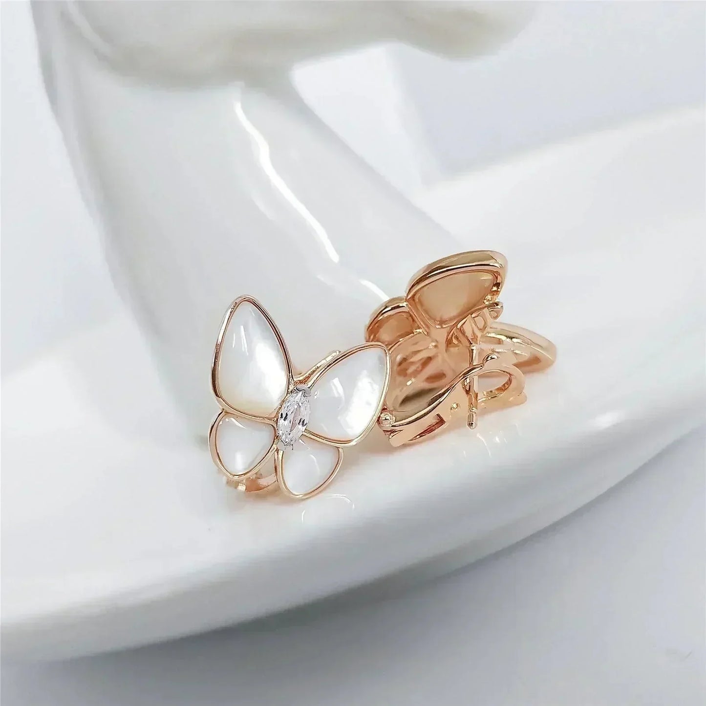 [Joyas Kincade] PENDIENTES DE MARIPOSA CON DIAMANTES