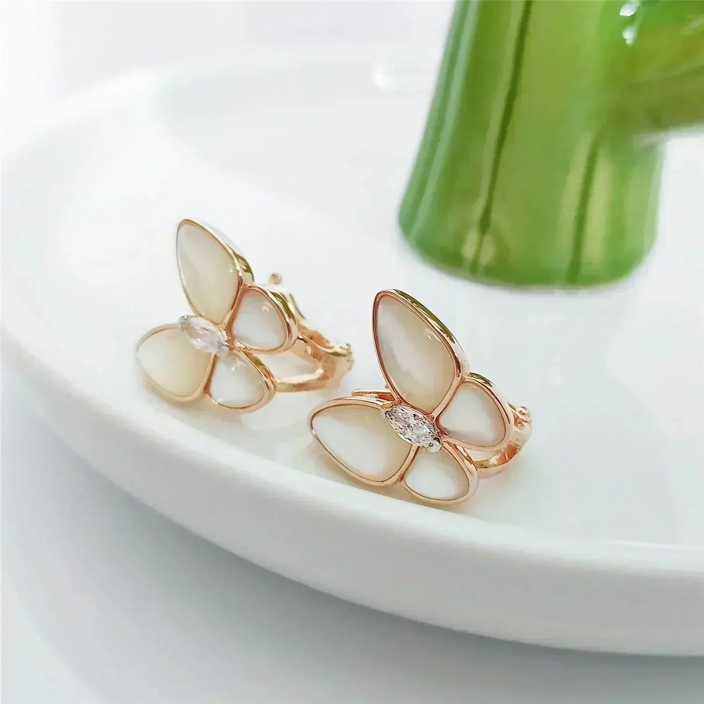[Joyas Kincade] PENDIENTES DE MARIPOSA CON DIAMANTES