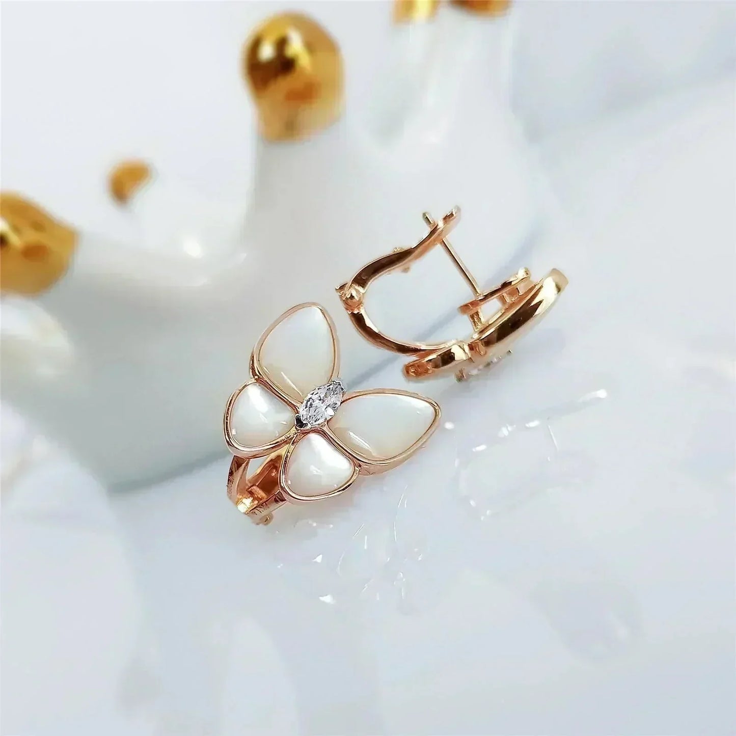 [Joyas Kincade] PENDIENTES DE MARIPOSA CON DIAMANTES