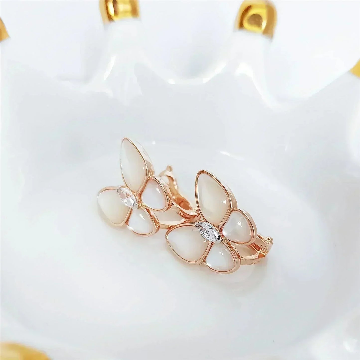 [Joyas Kincade] PENDIENTES DE MARIPOSA CON DIAMANTES