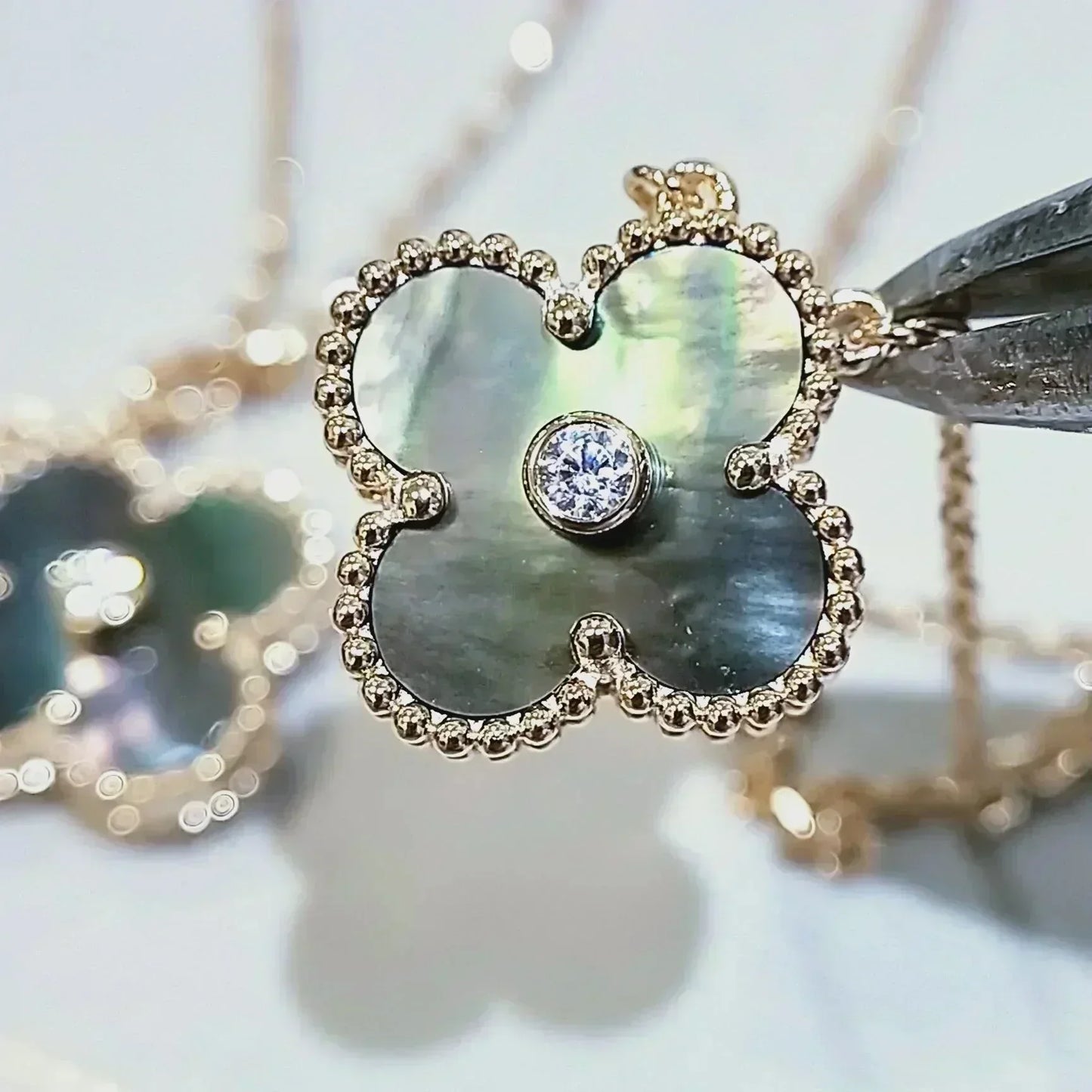 [Kincade Jewelrys] COLLAR DE TRÉBOL DE 15 MM CON DIAMANTES Y NÁCAR