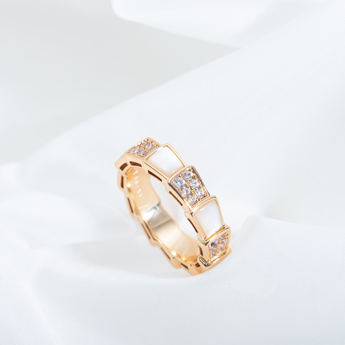 [Kincade Jewelrys] ANILLO SERPENTI DE ORO ROSA CON DIAMANTES PAVÉ 4 MM
