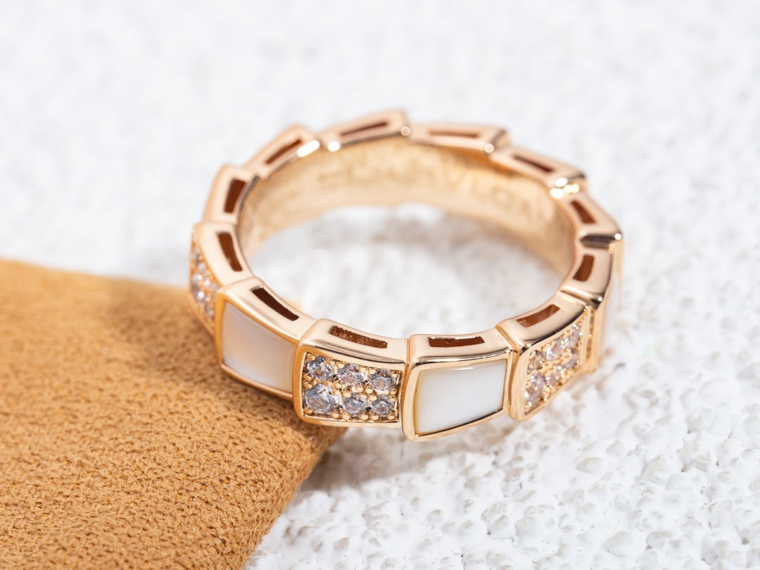 [Kincade Jewelrys] ANILLO SERPENTI DE ORO ROSA CON DIAMANTES PAVÉ 4 MM
