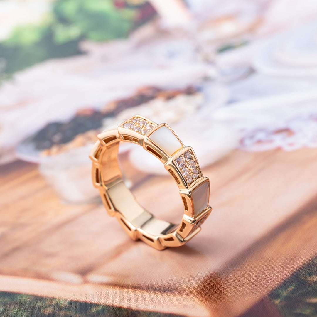 [Kincade Jewelrys] ANILLO SERPENTI DE ORO ROSA CON DIAMANTES PAVÉ 4 MM