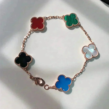 [Kincade Jewelrys] PULSERA MULTICOLOR CON 5 MOTIVOS DE TRÉBOL