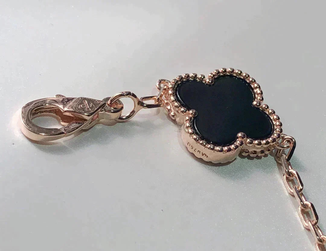 [Kincade Jewelrys] PULSERA MULTICOLOR CON 5 MOTIVOS DE TRÉBOL
