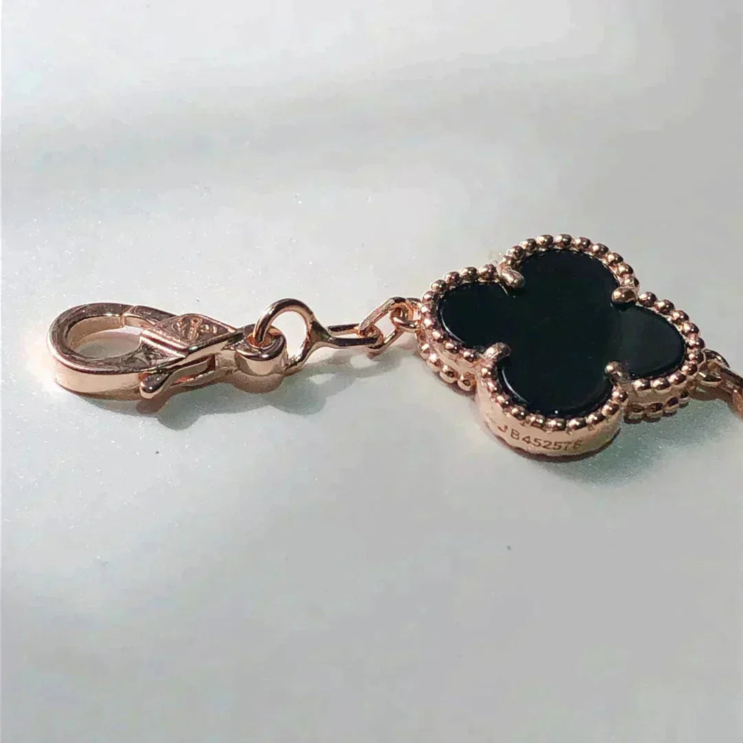 [Kincade Jewelrys] PULSERA MULTICOLOR CON 5 MOTIVOS DE TRÉBOL