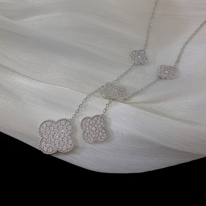 [Kincade Jewelrys] COLLAR DE PLATA Y DIAMANTES CON 5 MOTIVOS DE TRÉBOL