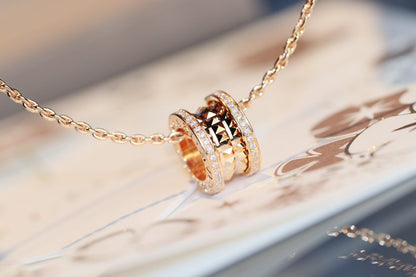 [Kincade Jewelrys] COLLAR DE ORO ROSA CON PEDANTE DE ROCK ZERO 1