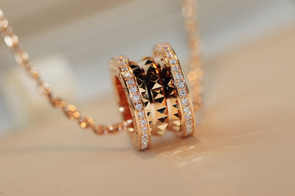 [Kincade Jewelrys] COLLAR DE ORO ROSA CON PEDANTE DE ROCK ZERO 1