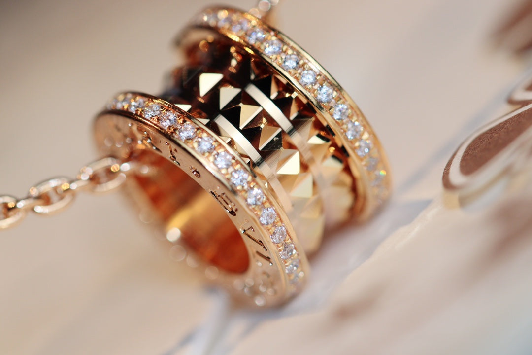 [Kincade Jewelrys] COLLAR DE ORO ROSA CON PEDANTE DE ROCK ZERO 1