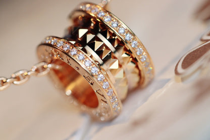 [Kincade Jewelrys] COLLAR DE ORO ROSA CON PEDANTE DE ROCK ZERO 1