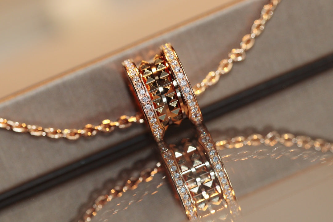 [Kincade Jewelrys] COLLAR DE ORO ROSA CON PEDANTE DE ROCK ZERO 1