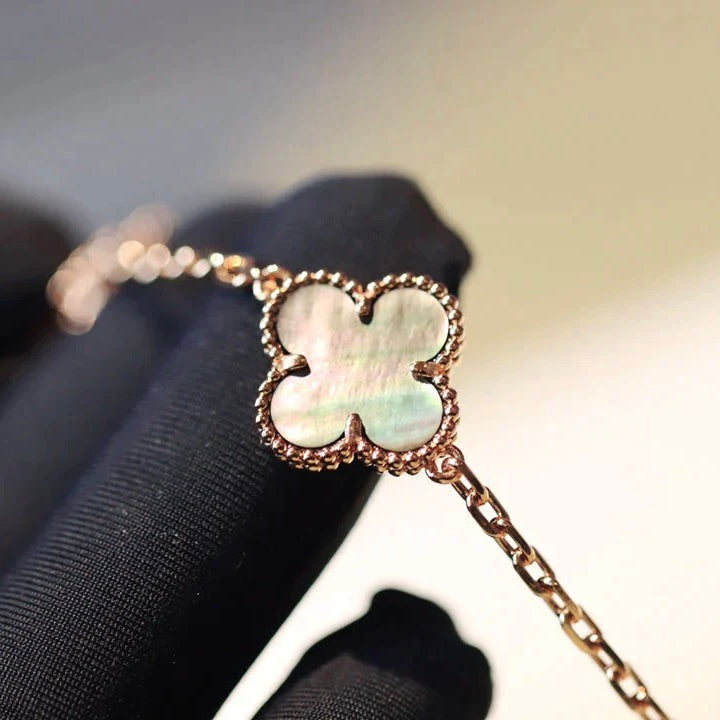 [Kincade Jewelrys] COLLAR DE DIAMANTES CON 20 MOTIVOS DE TRÉBOL EN COLOR NEGRO