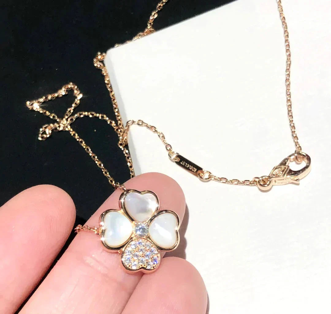 [Kincade Jewelrys] COLLAR DE ORO ROSA CON DIAMANTES Y TRÉBOL