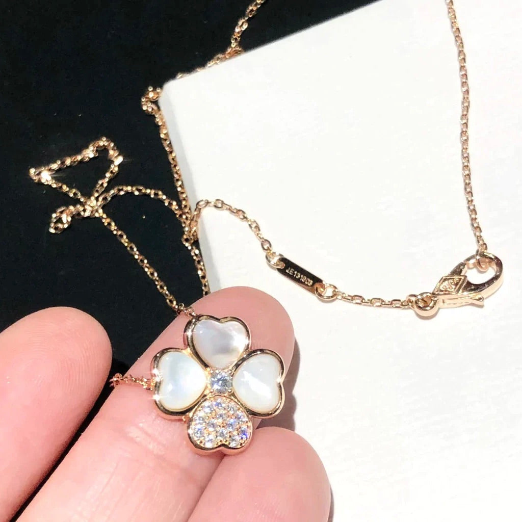 [Kincade Jewelrys] COLLAR DE ORO ROSA CON DIAMANTES Y TRÉBOL