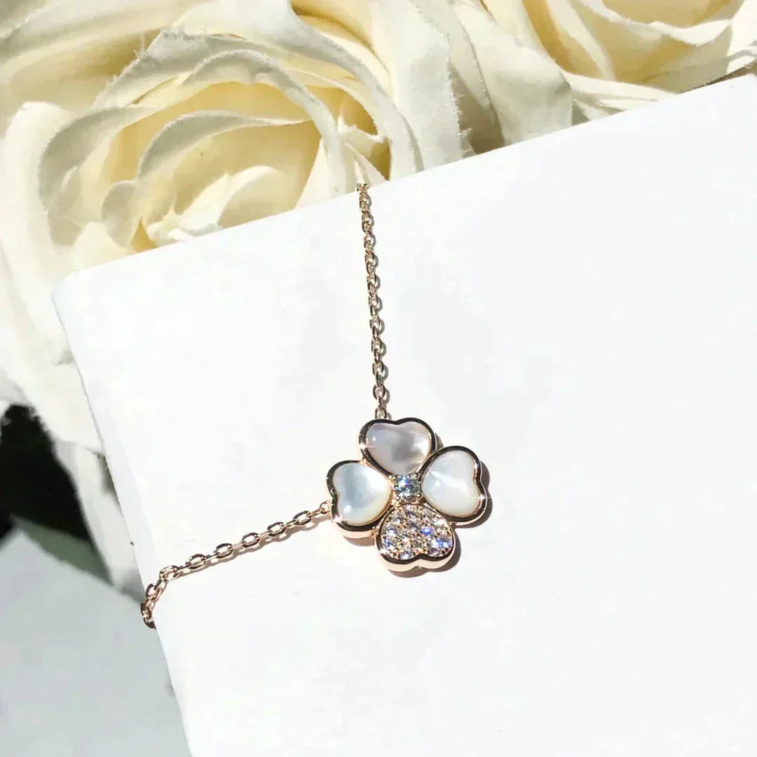 [Kincade Jewelrys] COLLAR DE ORO ROSA CON DIAMANTES Y TRÉBOL
