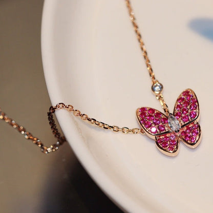 [Joyas Kincade] COLLAR DE ORO ROSA CON DIAMANTE ROJO Y MARIPOSA