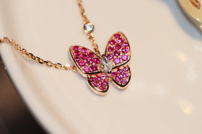 [Joyas Kincade] COLLAR DE ORO ROSA CON DIAMANTE ROJO Y MARIPOSA